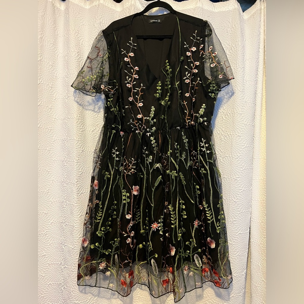 Bloomchic Women’s 22 floral appliqué dress
